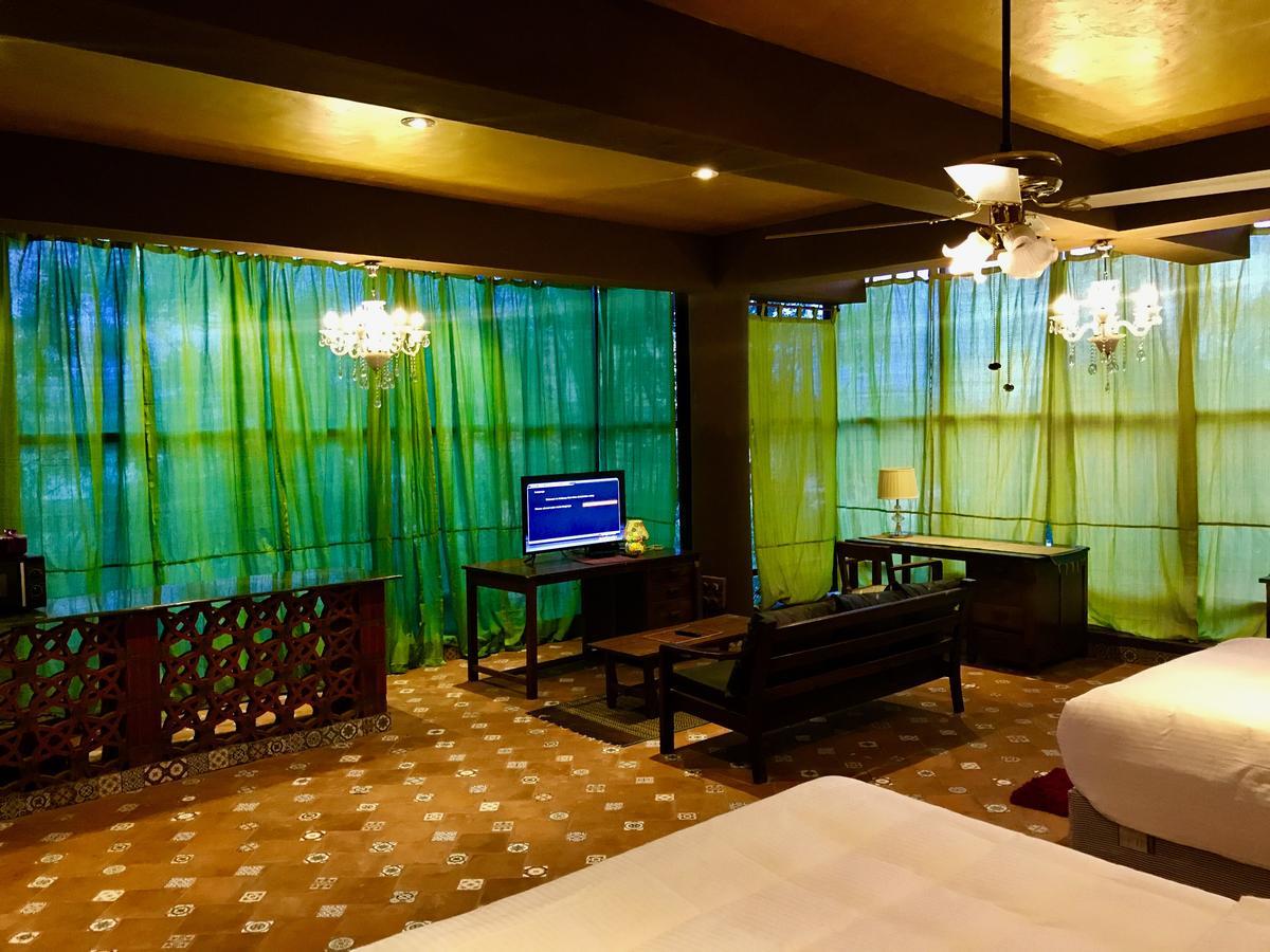 Golden Lotus Bangalore Boutique Suites Bagian luar foto